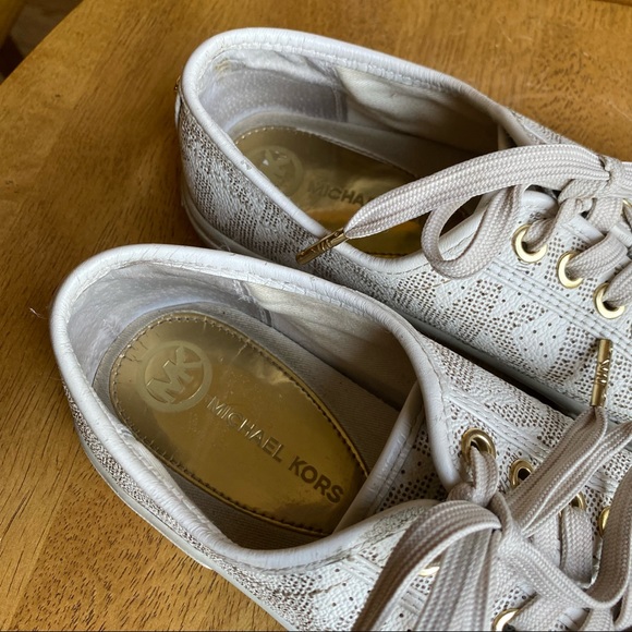 Michael Kors Signature Vanilla Perforated Sneakers with gold accents - Picture 3 of 7